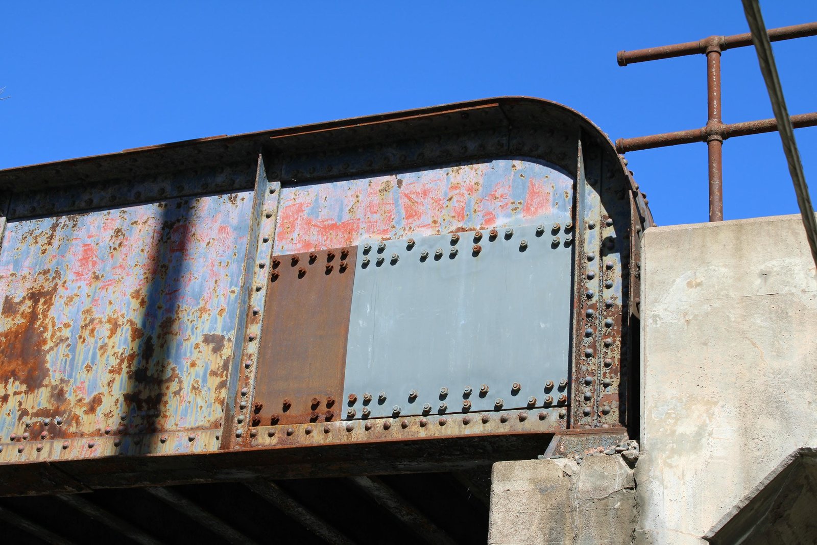 Girder end detail